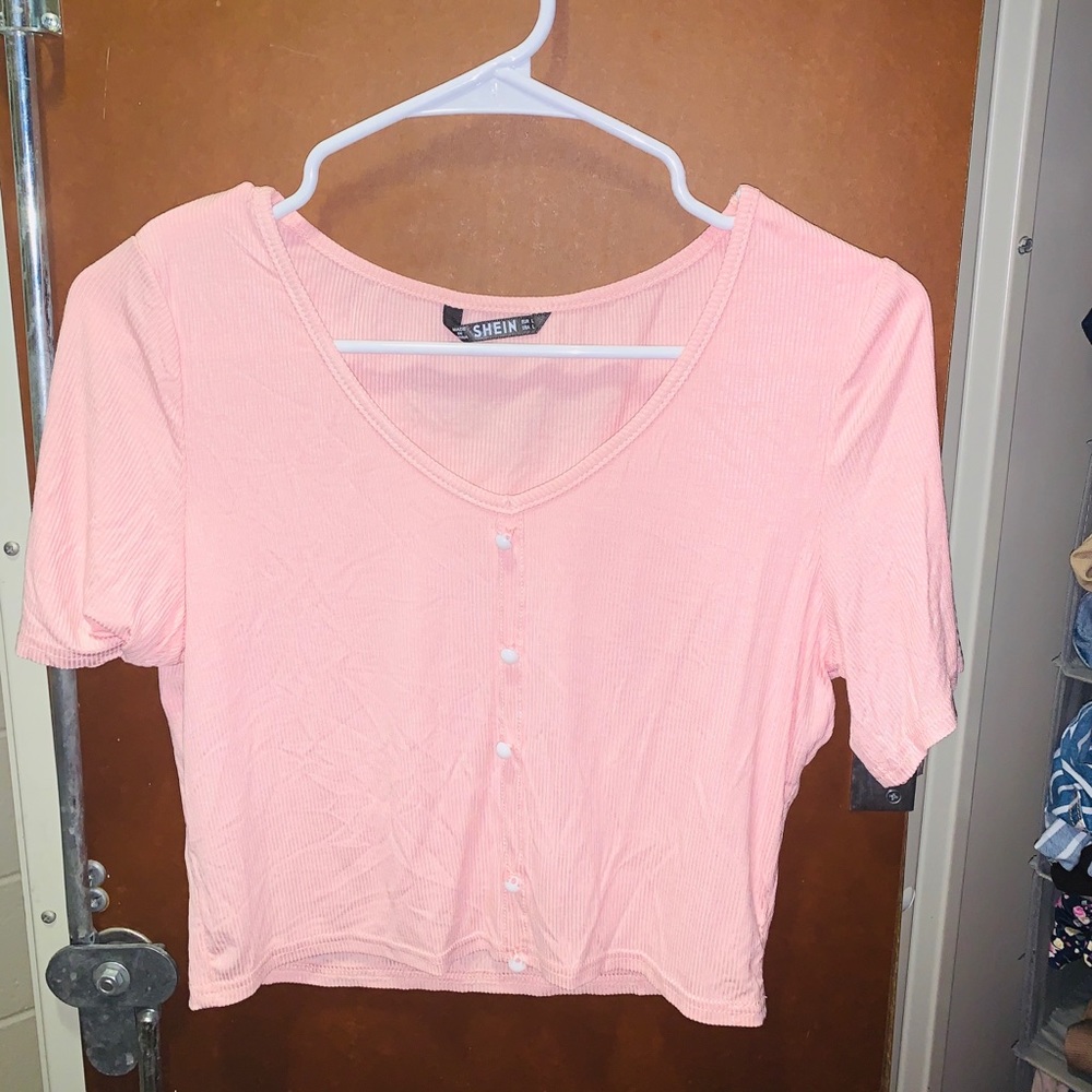 Soft pink crop top🌺